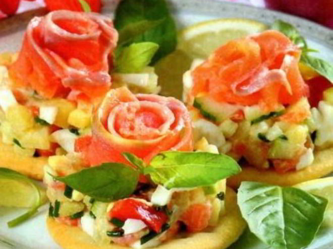 Рецепт канапе с семгой и салатом