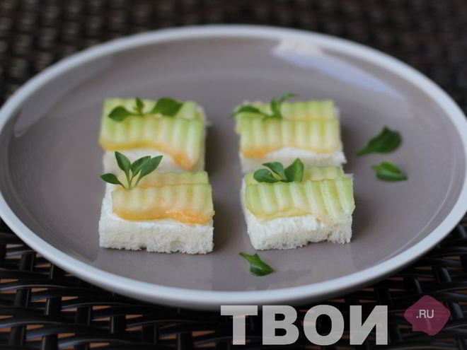Рецепт канапе с сыром и дыней