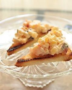 Канапе с сыром, яблоком и орехами