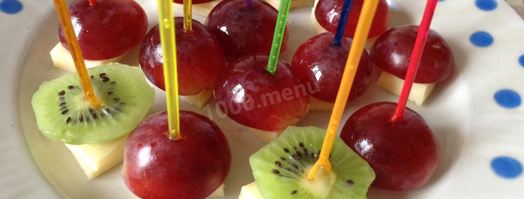 канапе с виноградом, киви, апельсином и сыром. Шаг 9