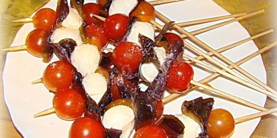 Канапе закуска из помидоров черри и сыра