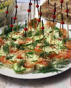 Праздничные канапе с форелью