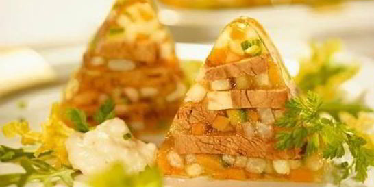 Ароматный говяжий холодец с хреном