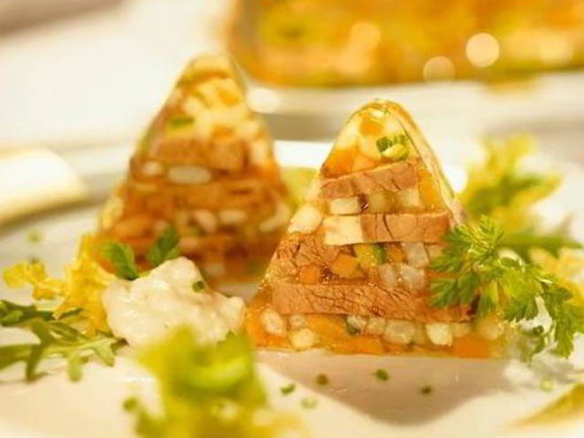 Рецепт ароматного говяжьего холодца с хреном