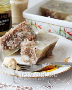 Холодец из куриных желудков и свиных ножек