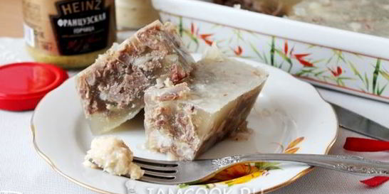 Холодец из куриных желудков и свиных ножек