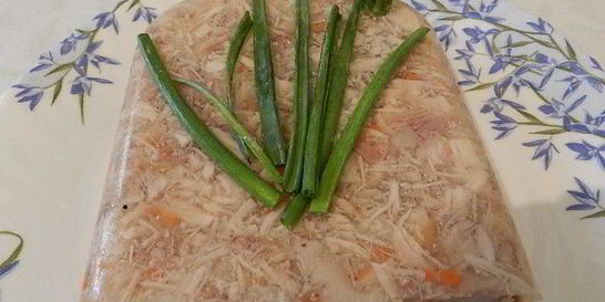 Холодец из свиных ножек и рульки