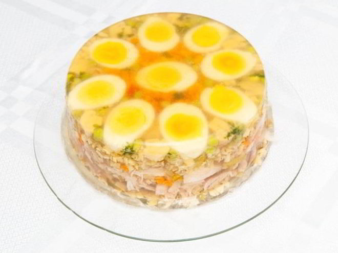 Рецепт куриного холодца с яйцами