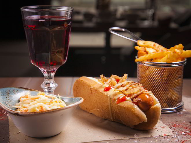 Рецепт хот-дога лакки лучано с салатом коул слоу и луком фри