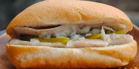 Хот-дог с селедкой