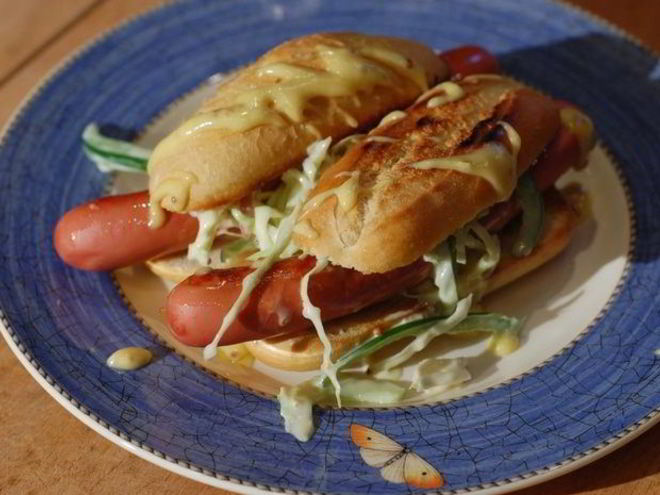 Рецепт хот-догов с зелеными овощами и горчичным майонезом