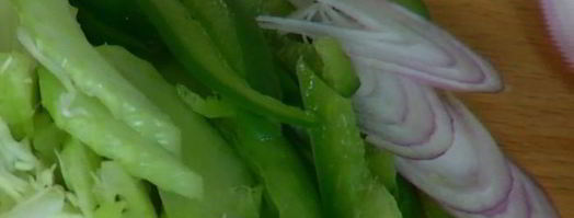 хот-доги с зелеными овощами и горчичным майонезом. Шаг 8