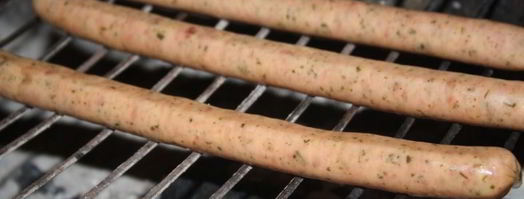 хот-доги в пите с тирольскими колбасками на мангале. Шаг 3