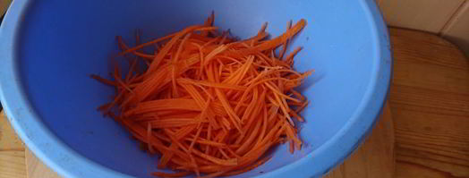 морковь по-корейски с огурцом. Шаг 3