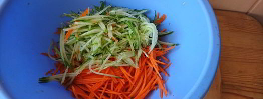 морковь по-корейски с огурцом. Шаг 4