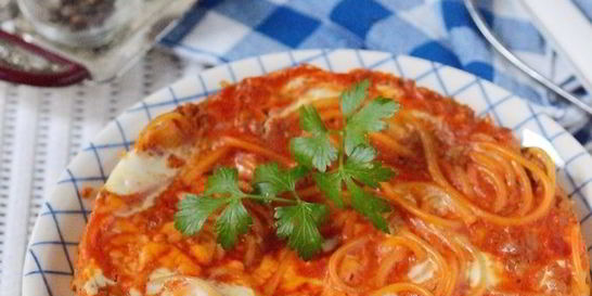 Фриттата с фаршем и спагетти