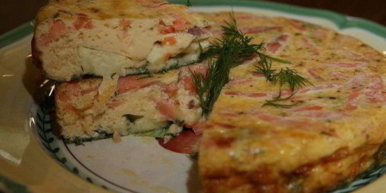 Фриттата с семгой, укропом и сыром