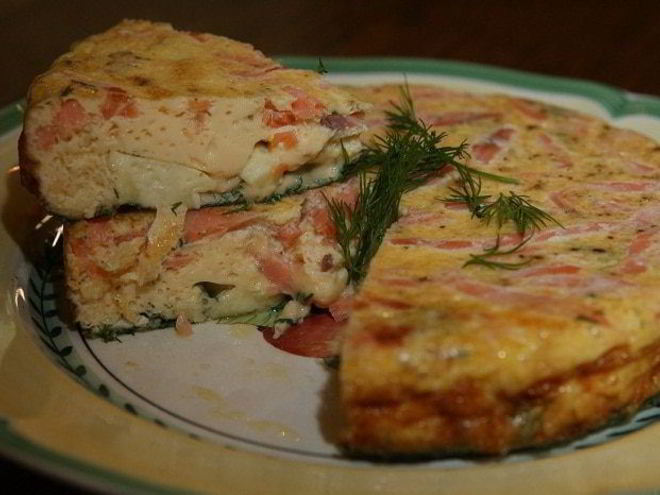 Рецепт фриттаты с семгой, укропом и сыром