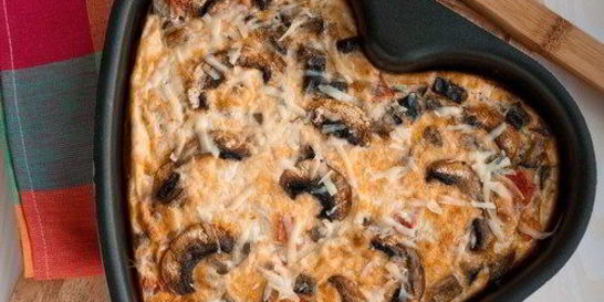 Грибная фриттата с шалфеем и пармезаном