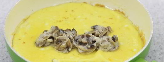 омлет, фаршированный грибами по госту. Шаг 7