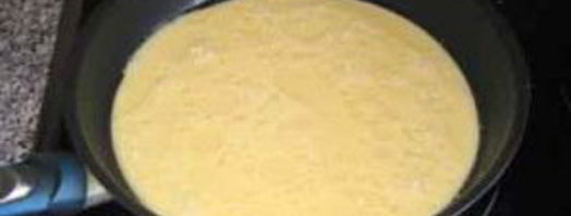 омлет с икрой. Шаг 4