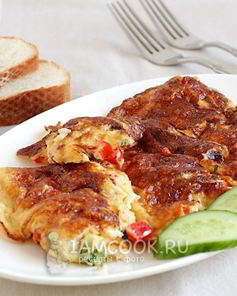 Омлет с помидорами, сыром и зеленью