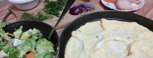 омлет с салатом и копченым лососем. Шаг 3