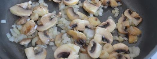 омлет с сыром и грибами. Шаг 3