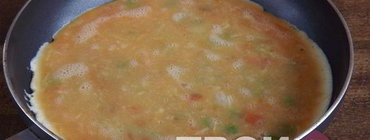 омлет с томатами и зеленым горошком. Шаг 10