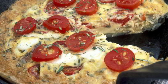 Омлет с творогом на сковороде