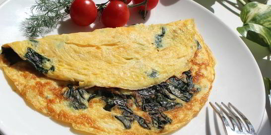 Омлет со шпинатом и сыром