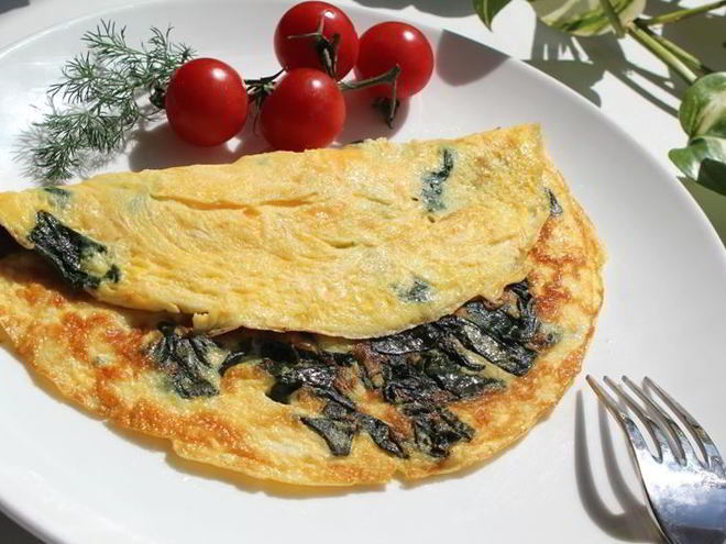 Рецепт омлета со шпинатом и сыром