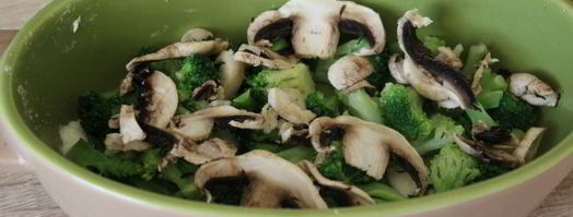 зеленый омлет с брокколи, шампиньонами и кускусом. Шаг 4