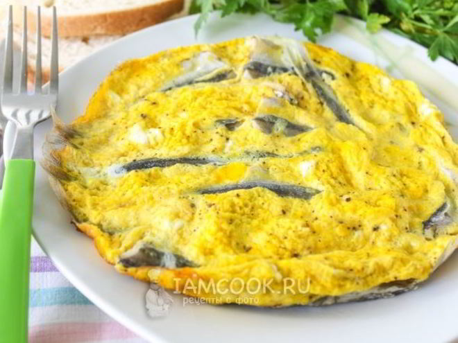 Рецепт жареной мойвы в омлете