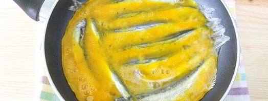 жареная мойва в омлете. Шаг 8