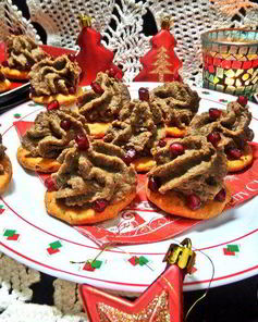 Фасолевый паштет на томатных крекерах