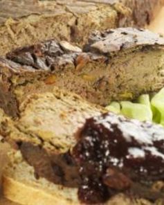 Паштет из куриной печени c фисташками