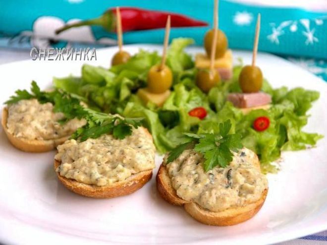 Рецепт сырного паштета из цукини с миндалем