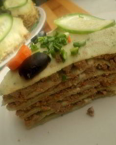 Блинный тортик с печенью и шпинатом