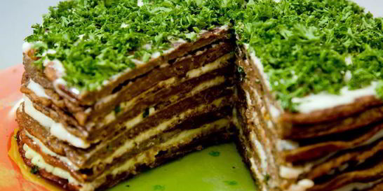 Печеночный торт с чесноком