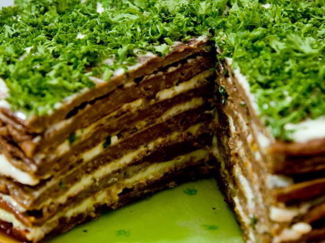 Рецепт печеночного торта с чесноком