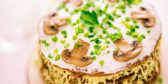 Печеночный торт с шампиньонами