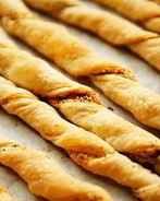 Пряные сырные палочки