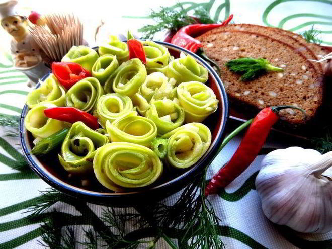 Рецепт маринованных роллов из молодых кабачков