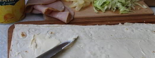 нежные роллы с ананасами и ветчиной. Шаг 3