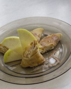 Роллы десертные с хурмой и яблоками в русском стиле