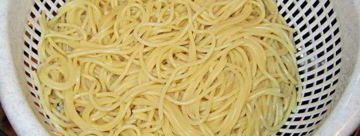 роллы из баклажанов со спагетти. Шаг 7