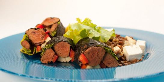 Роллы из говяжьей печенки с чечевицей