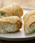 Роллы из омлета с омулем горячего копчения