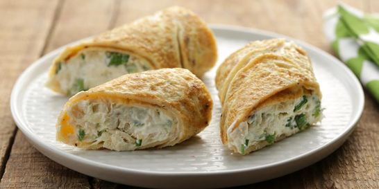 Роллы из омлета с омулем горячего копчения